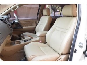 Toyota Fortuner 3.0 (ปี 2011) V SUV AT รูปที่ 4